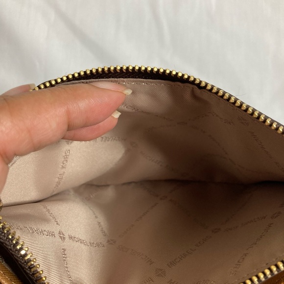 🔥🔥🔥Price Drop $45 MICHAEL KORS
Adele Logo Smartphone Wallet: Brown 🔥🔥🔥 - Picture 4 of 11